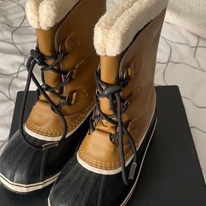 Sorel winter boots youth size 7 EUC